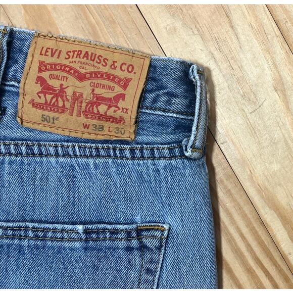 Levi's 501 Men's Button-Fly Jeans, 38x30 - Picture 3 of 5